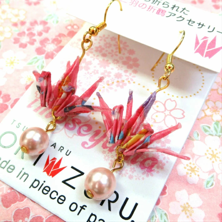 TSUNAGARUORIZURU ハンドメイドアクセサリー折鶴ピアス【妹背山・着物ピンク・パール付】(妹背山 連鶴 折鶴 結婚式 アクセサリー 手作り ピアス TSUNAGARU ORIZURU 和雑貨 和小物 着物 浴衣 )