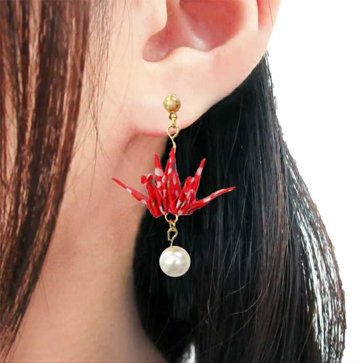 TSUNAGARUORIZURU ハンドメイドアクセサリー折鶴ピアス【妹背山・赤・パール付】(妹背山 連鶴 折鶴 結婚式 アクセサリー 手作り ピアス TSUNAGARU ORIZURU 和雑貨 和小物 着物 浴衣 金属アレルギー対応)