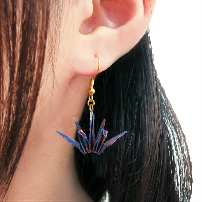 TSUNAGARUORIZURU ハンドメイドアクセサリー折鶴ピアス【妹背山・紺ツートン花】(妹背山 連鶴 折鶴 結婚式 アクセサリー 手作り ピアス TSUNAGARU ORIZURU 和雑貨 和小物 着物 浴衣 )