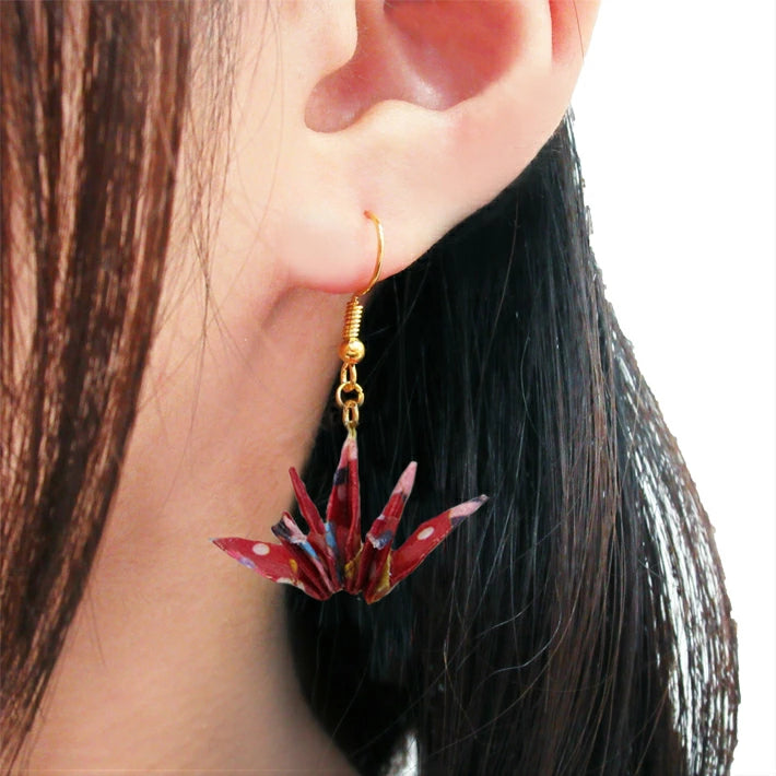 TSUNAGARUORIZURU ハンドメイドアクセサリー折鶴ピアス【妹背山・赤着物】(妹背山 連鶴 折鶴 結婚式 アクセサリー 手作り ピアス TSUNAGARU ORIZURU 和雑貨 和小物 着物 浴衣 )